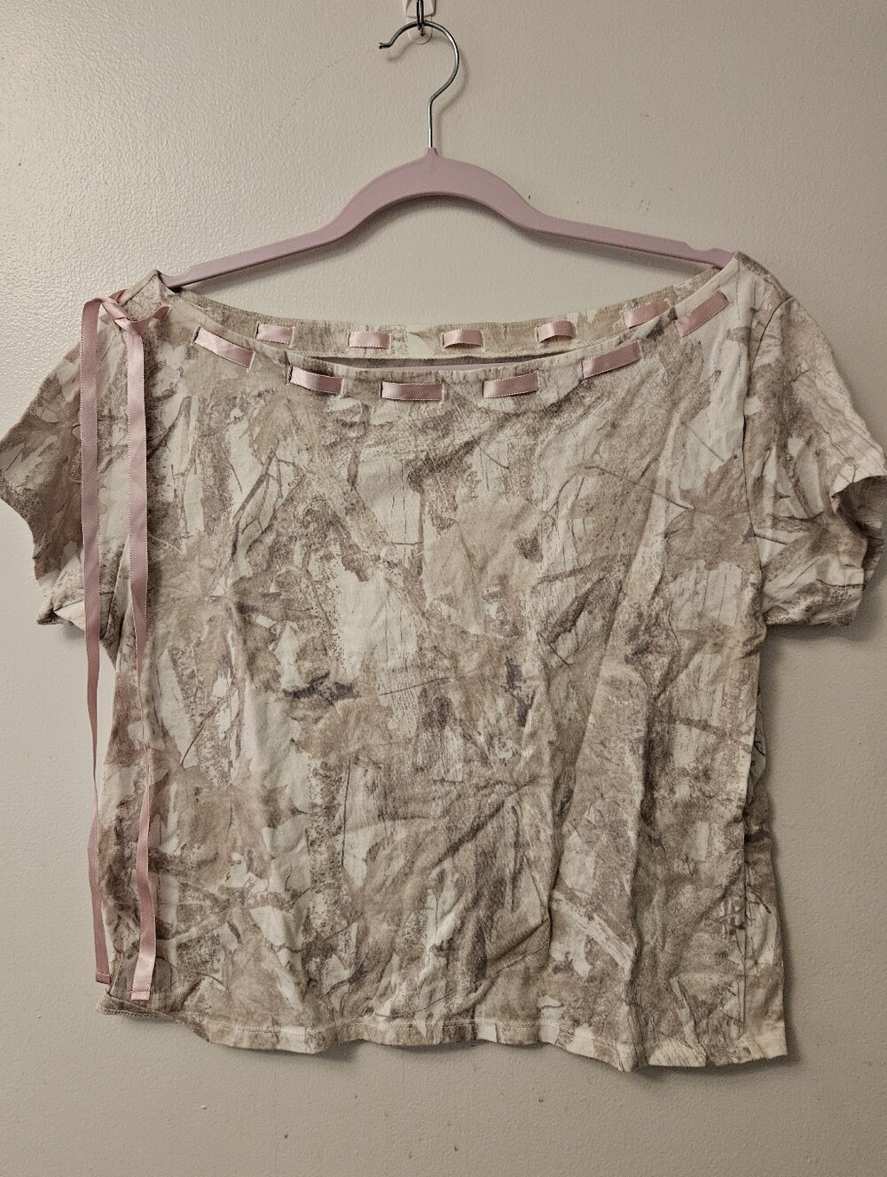 Hollister NWOT Pale Pink Ribbon Accented Camo Off The Shoulder Short Sleeve Top